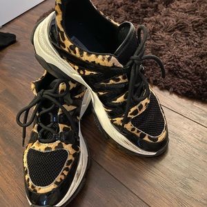 MAXIMUS STEVE MADDEN SNEAKER LEOPARD SIZE 8